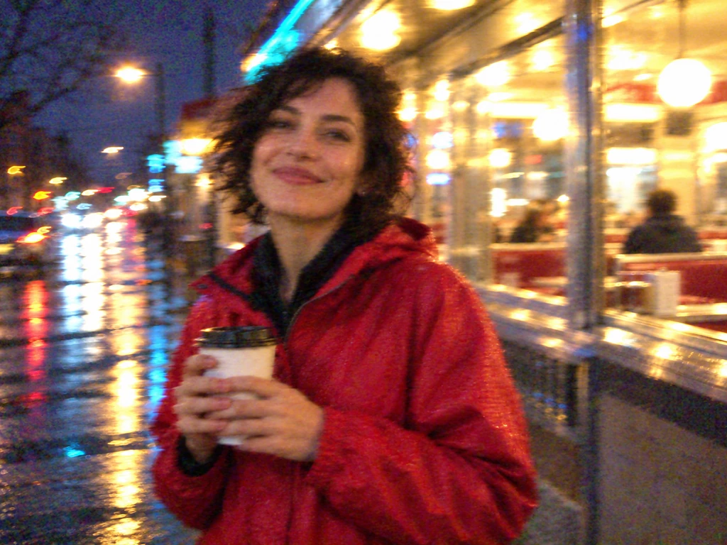 The same diner portrait with coarse low-light noise, motion blur, and overexposed lights